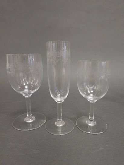 BACCARAT
Modèle Sevigné 
Service de verres...