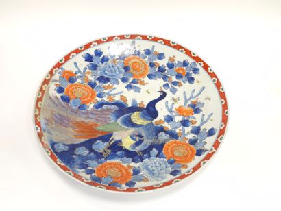 JAPON 
GRAND plat en porcelaine d'Arita polychrome...