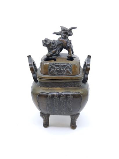 VIETNAM
Brule parfum en bronze quadripode...