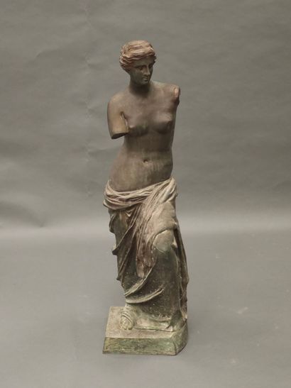 MUSEE DU LOUVRE
Statue en bronze représentant...