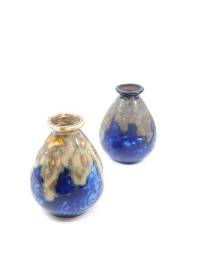 TRAVAIL FRANCAIS 
	Deux vases ovoïdes épaulés...