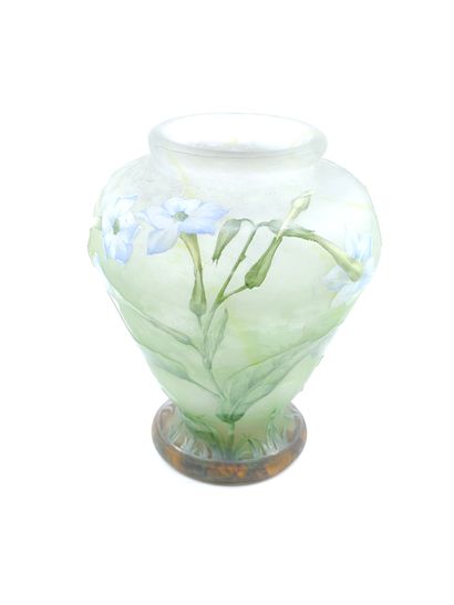 DAUM – NANCY 
Vase conique épaulé et petit...