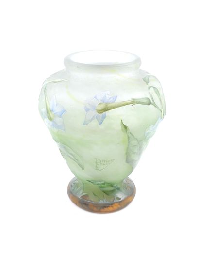 DAUM – NANCY 
Vase conique épaulé et petit...
