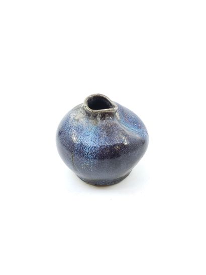 Eugène LION (1867 – 1945)
	Vase en grès à...