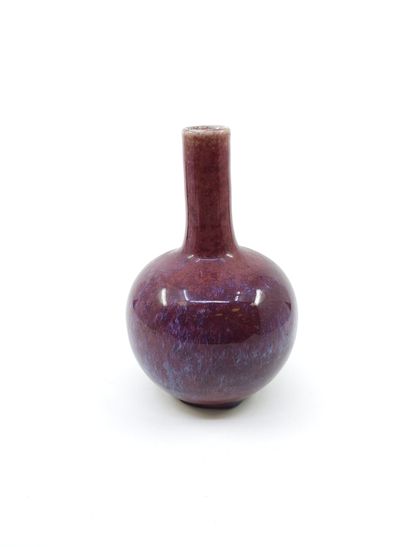 TRAVAIL ASIATIQUE XXeme siècle
Vase gourde...