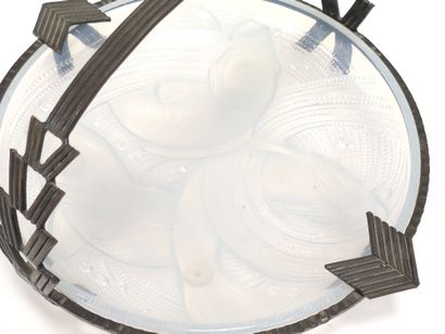 D'AVESN
Coupe circulaire en verre préssé...