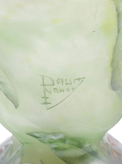 DAUM – NANCY 
Vase conique épaulé et petit...