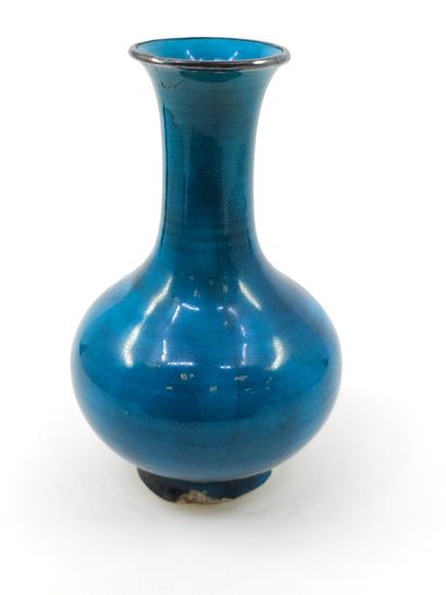 PETIT vase en faïence couleur turquoise
Accident...