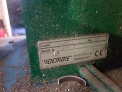 cinq poinçonneuses pour profil métalliques...