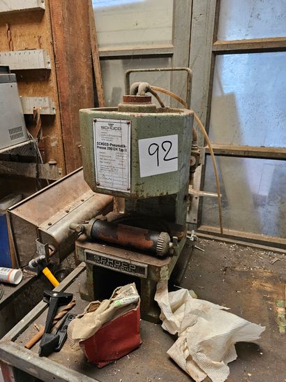 Schuko 
Presse pneumatique 
1989