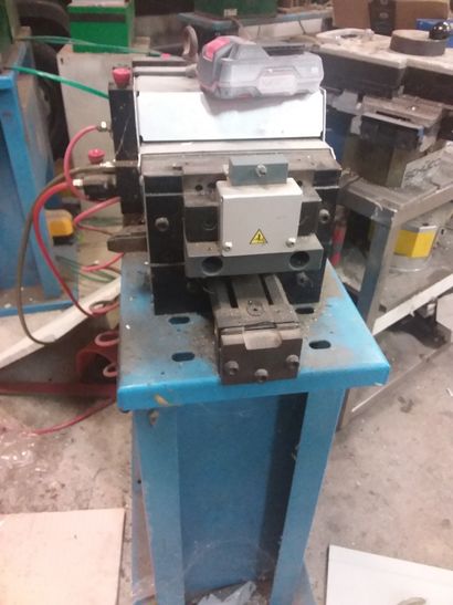 TEKNA
3 poinçonneuses modèle TK280PA2
matricule...