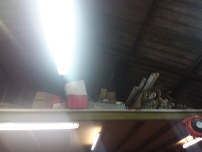 stock sur la mezzanine
échelle triple en...