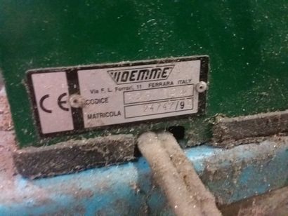 cinq poinçonneuses pour profil métalliques...