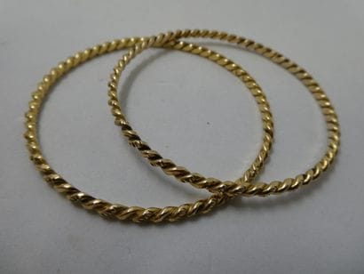 2 Bracelets Or 18kt 25,26g joncs torsadés...