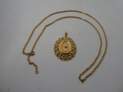 1 Pendentif Or 18kt et perle 4,19 g 1 Chaine...