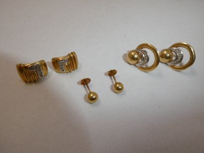 2 Paires boucles Or 2 tons 18kt 6,70g dont...