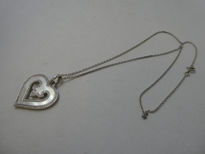 1 18kt white gold chain 12.19g and mother-of-pearl...