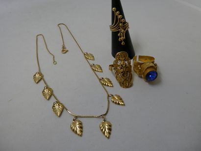 1 Ring Gold 18kt and stone 5,63g cut 1 Necklace...