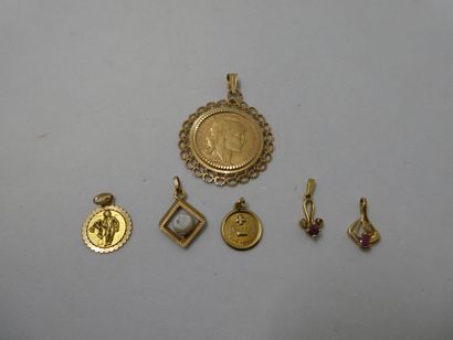 2 Pendentifs Or 18kt et pierres 1,26g 1 Pendentif...
