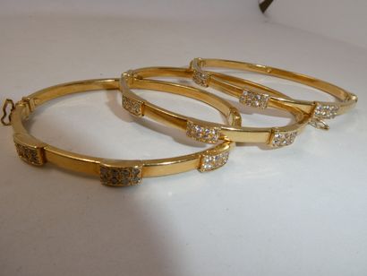 3 Rigid opening bracelets 18kt gold and stones...
