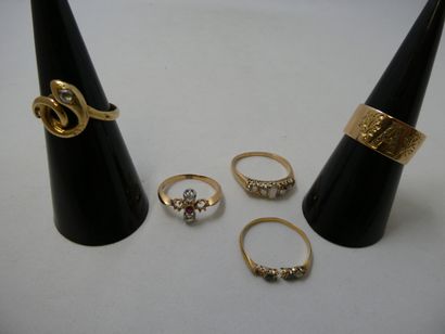 5 Bagues Or 18kt pierres et perle 12,32g...