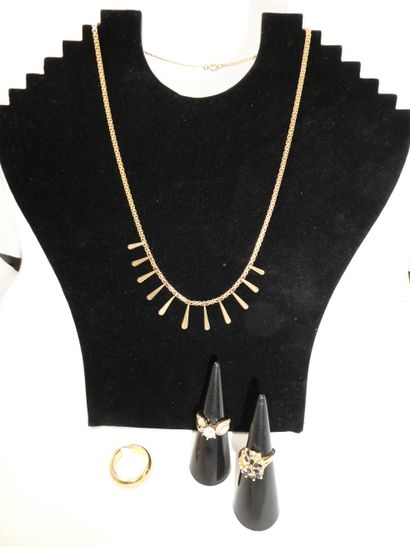 2 Bagues Or 18kt et pierres 10,88 g 1 Collier...