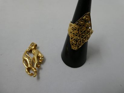 1 Pendant 18kt Gold and stones 5,17g 1 Ring...