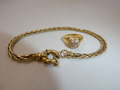 1 Ring 18kt Gold and stones 2,40g 1 Bracelet...