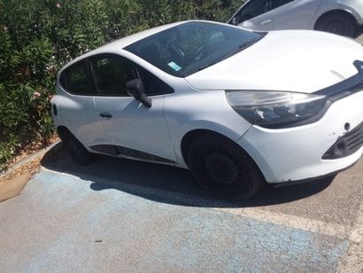 Véhicule RENAULT modèle CLIO SOCIETE, de...