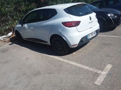 Véhicule RENAULT modèle CLIO 
Immatriculé...
