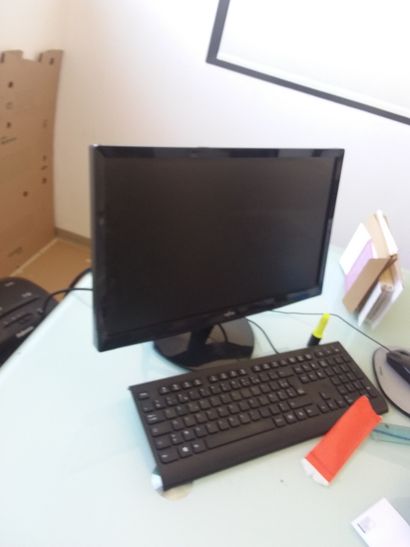 Ordinateur comprenant
Ecran
Clavier
Unité...