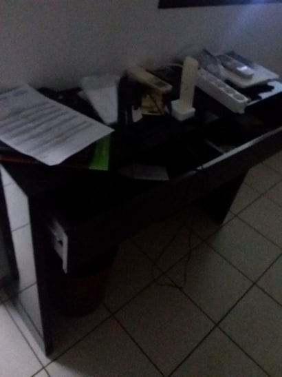 Console en bois laqué 
Bureau à retour en...