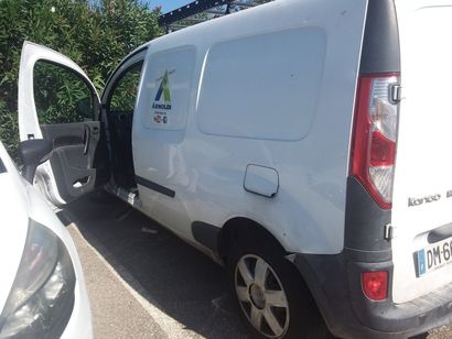 Véhicule RENAULT modèle KANGOO, de couleur...