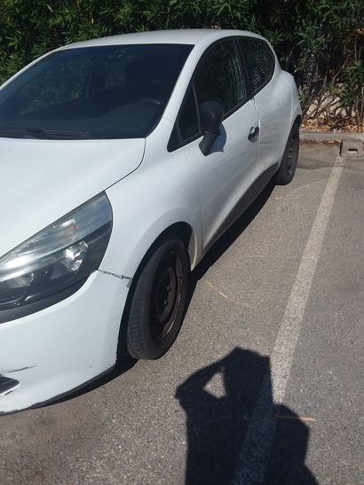 Véhicule RENAULT modèle CLIO SOCIETE, de...