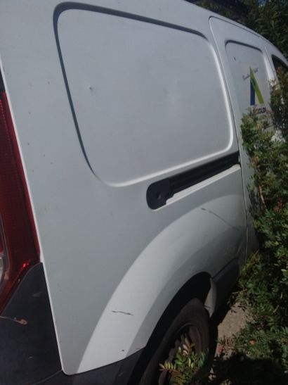 Véhicule RENAULT modèle KANGOO, de couleur...