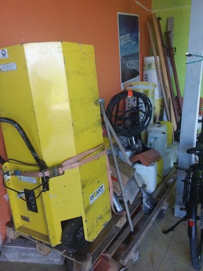 Vente un un seul lot comprenant : 
outils...