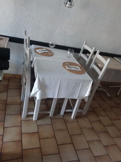 3 tables double en bois compressé blanc
4...