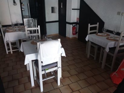 3 tables double en bois compressé blanc
4...