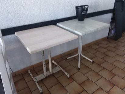 14 tables pietement métallique et plateau...
