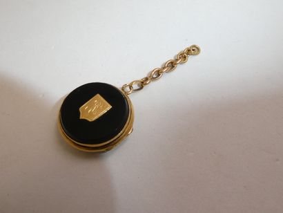 1 Pendentif Or 18kt et divers 8,96g 