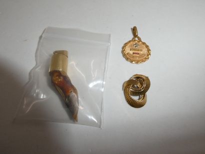 1 Pendentif Or 18kt et divers 2,66g 1 Pendentif...