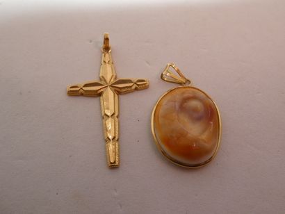 1 Croix Or 18kt 1,37g 1 Pendentif Or 18kt...