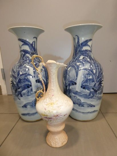 2 vases asiatiques 1 aiguiereporcelaine 