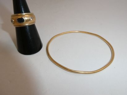 1 Bague Or 2 tons 18kt diamants et pierre...