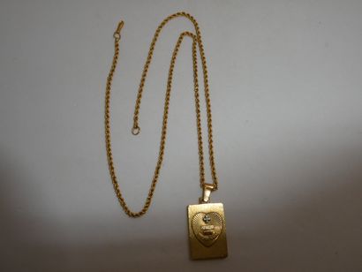 1 Chaîne et son pendentif Or 18kt 42,70g...