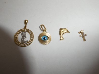 1 Pendentif Or 18kt et divers 1,28g 1 Croix...