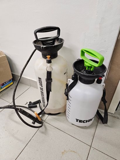 2 pulvérisateurs