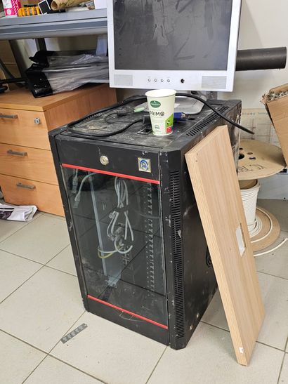Baie informatique et écran