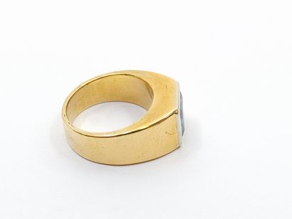 CHEVALIERE in 750° yellow gold set with a...