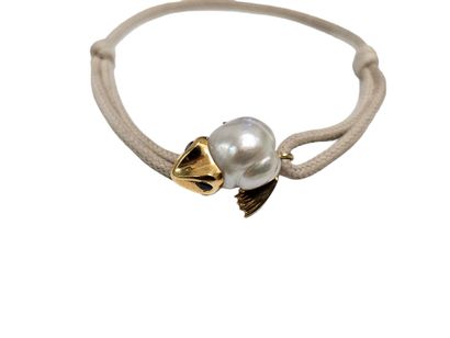 BRACELET cordon orné d'un motif 